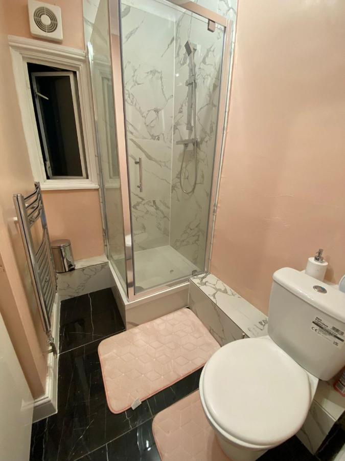 1 Bedroom Luxury Apartments By London City Eksteriør bilde
