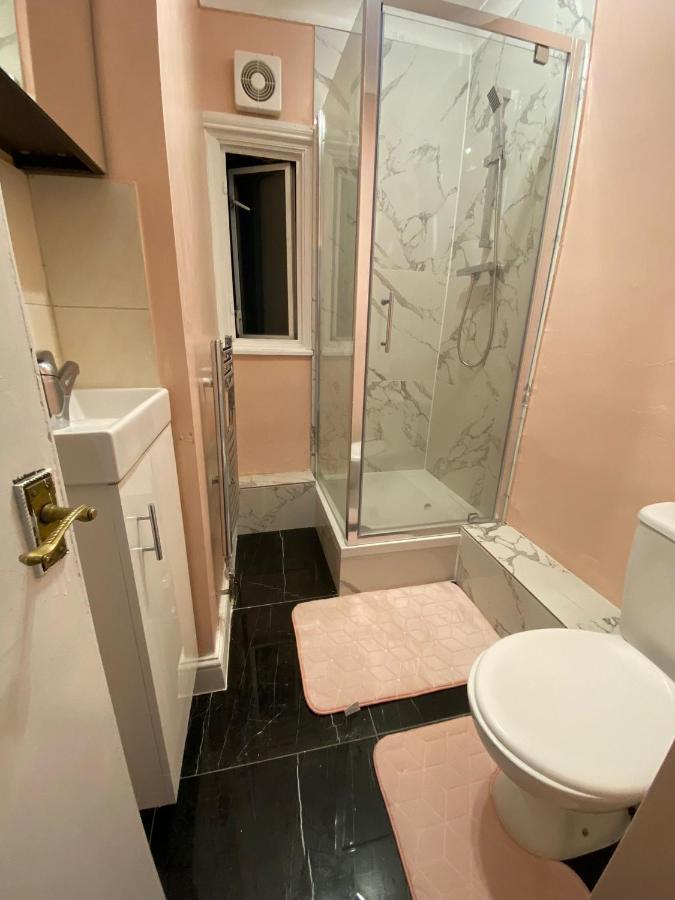 1 Bedroom Luxury Apartments By London City Eksteriør bilde